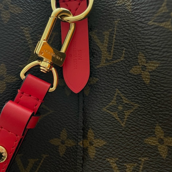 SOLD. Louis Vuitton NeoNoe Monogram in Coquelicot - Picture 7 of 14